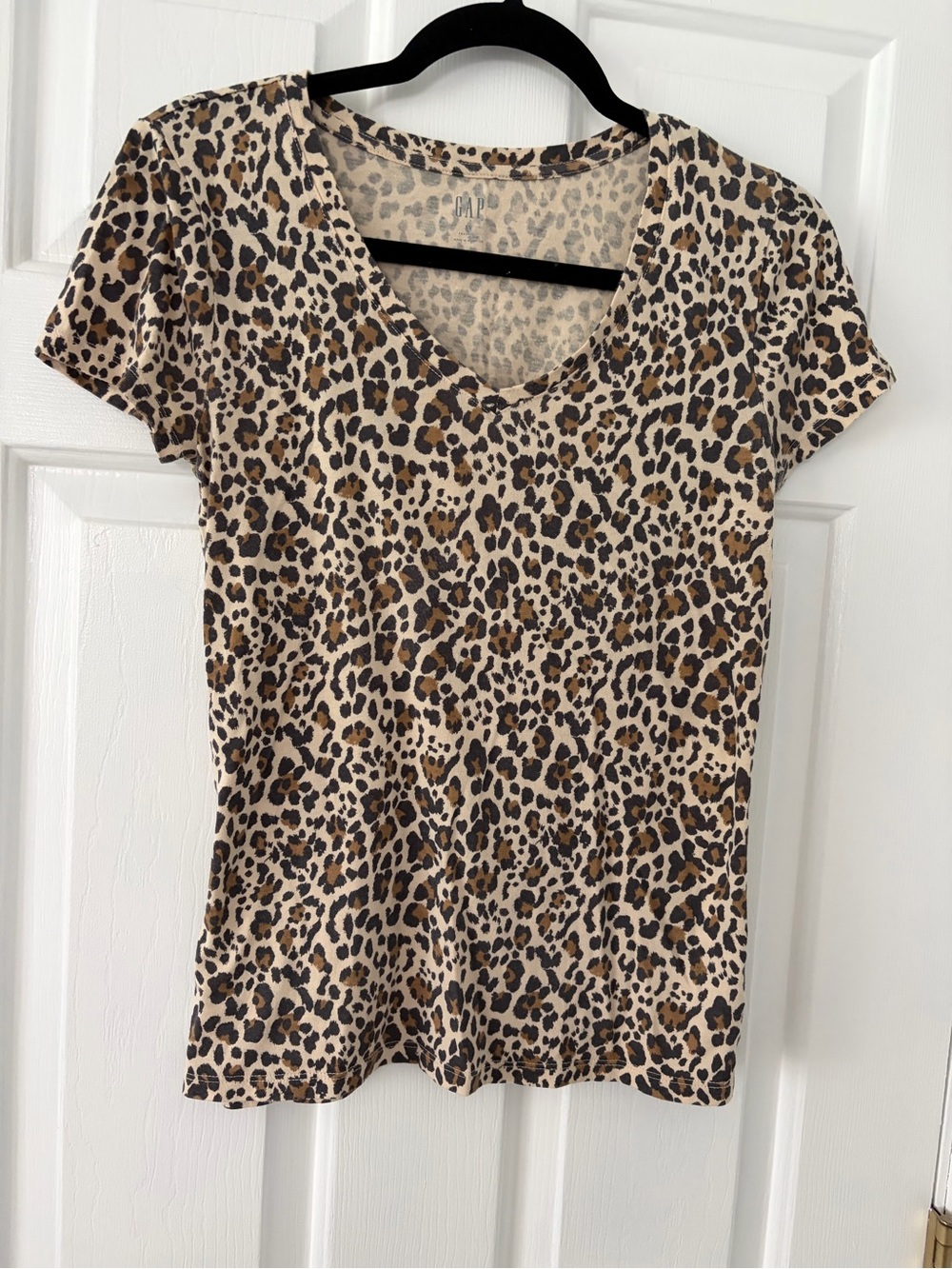 GAP Leopard Print V-Neck Tee in Beige and Brown